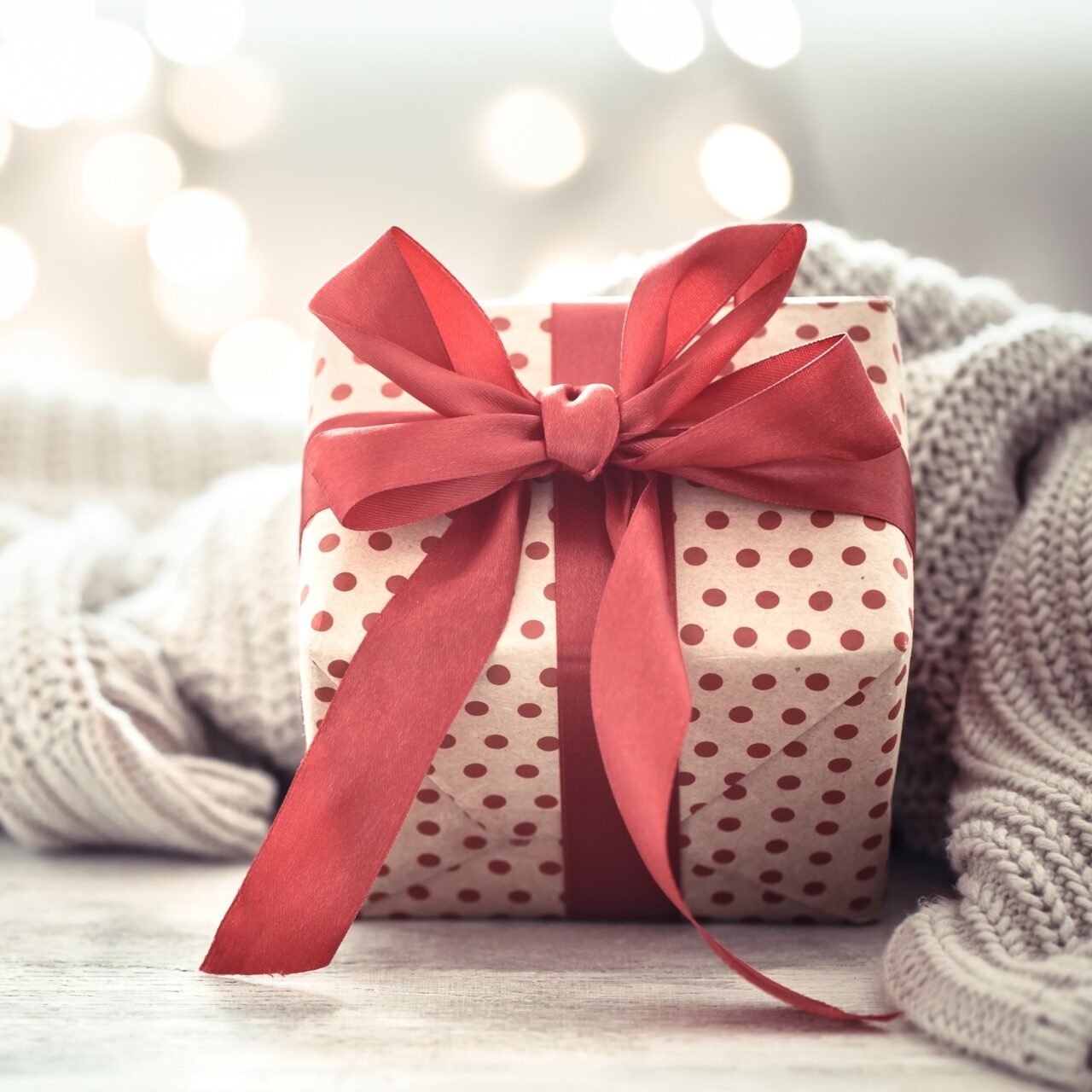 GIFT CARD 75€ ggift in a beautiful box with a red bow and grey blanket