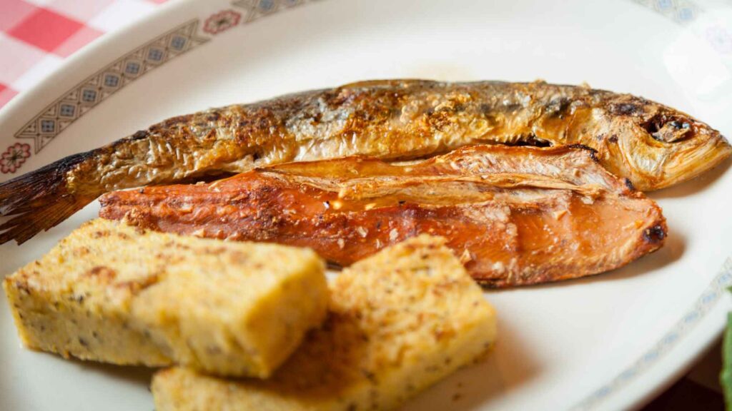 Missoltini con Polenta: ricetta tradizionale del Lago di Como 1 Missoltini con Polenta: ricetta tradizionale del Lago di Como