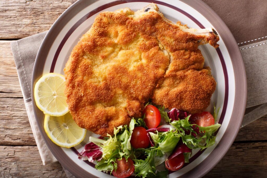 Cotoletta alla Milanese: storia, curiosità e ricetta originale 1 Cotoletta alla Milanese: storia, curiosità e ricetta originale