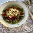 ❄️ Corso di Cucina Gourmet a Bienate di Magnago: Sapori d'Inverno Contemporanei ramen con crudo